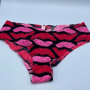 NWT size M Victoria’s Secret lips n love